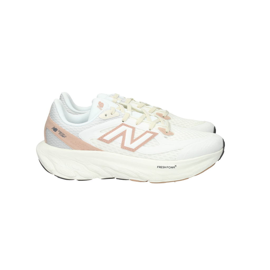 NUDE | NEW BALANCE  - UTRNAE Sneakers
