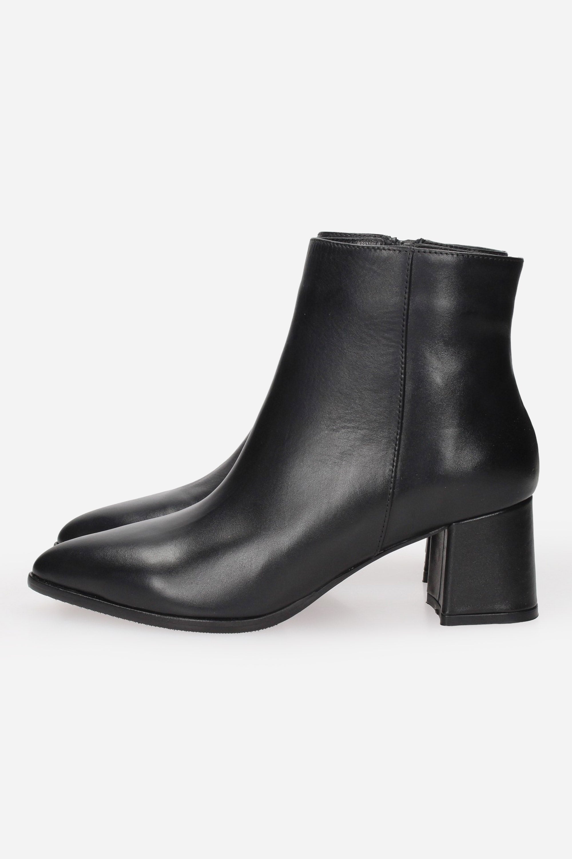 NERO | ALBANO - D 605 Tronchetto