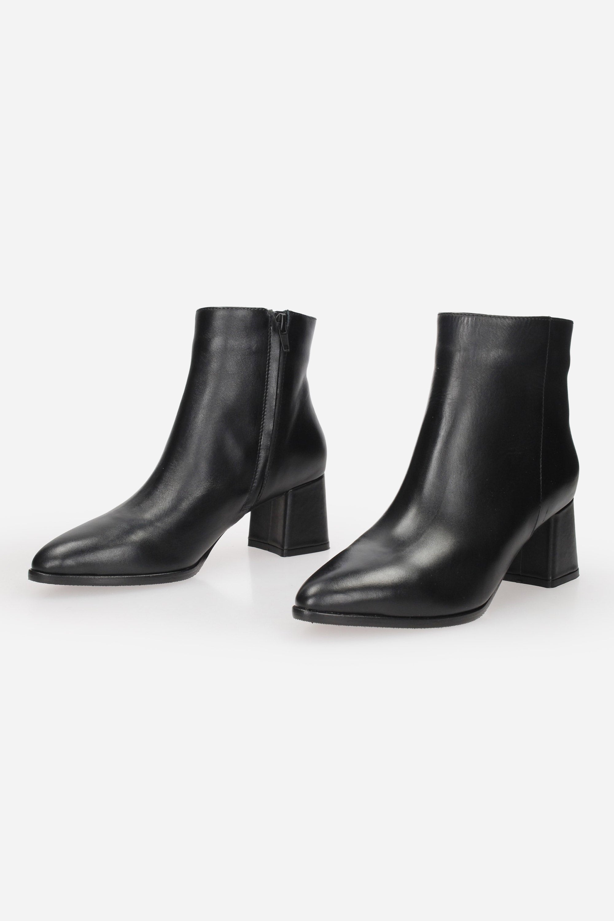 NERO | ALBANO - D 605 Tronchetto