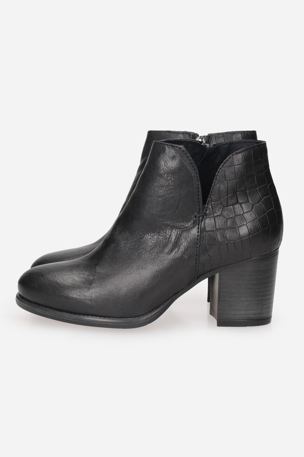 NERO | IGI & CO - D 8699000 Tronchetto