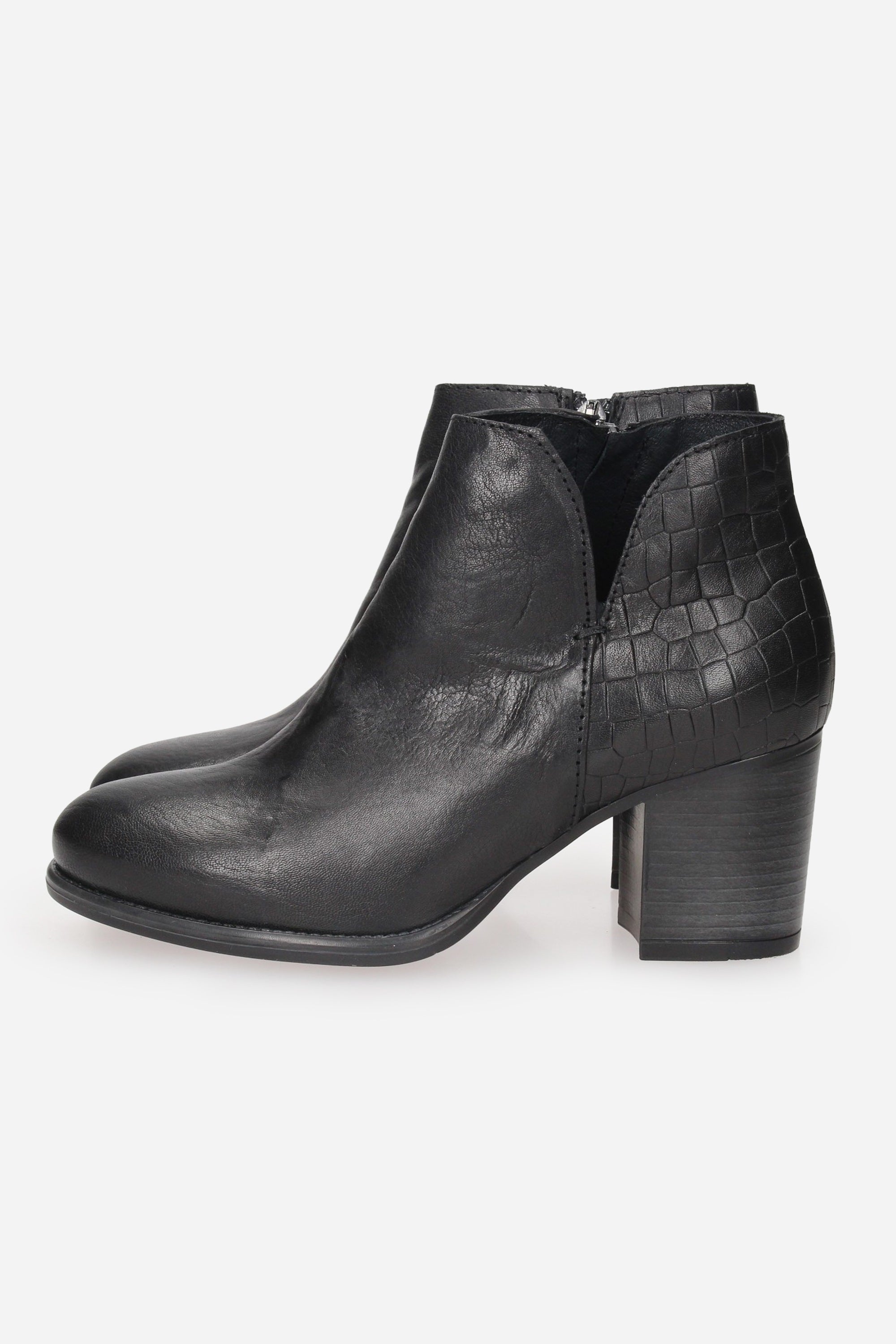 NERO | IGI & CO - D 8699000 Tronchetto