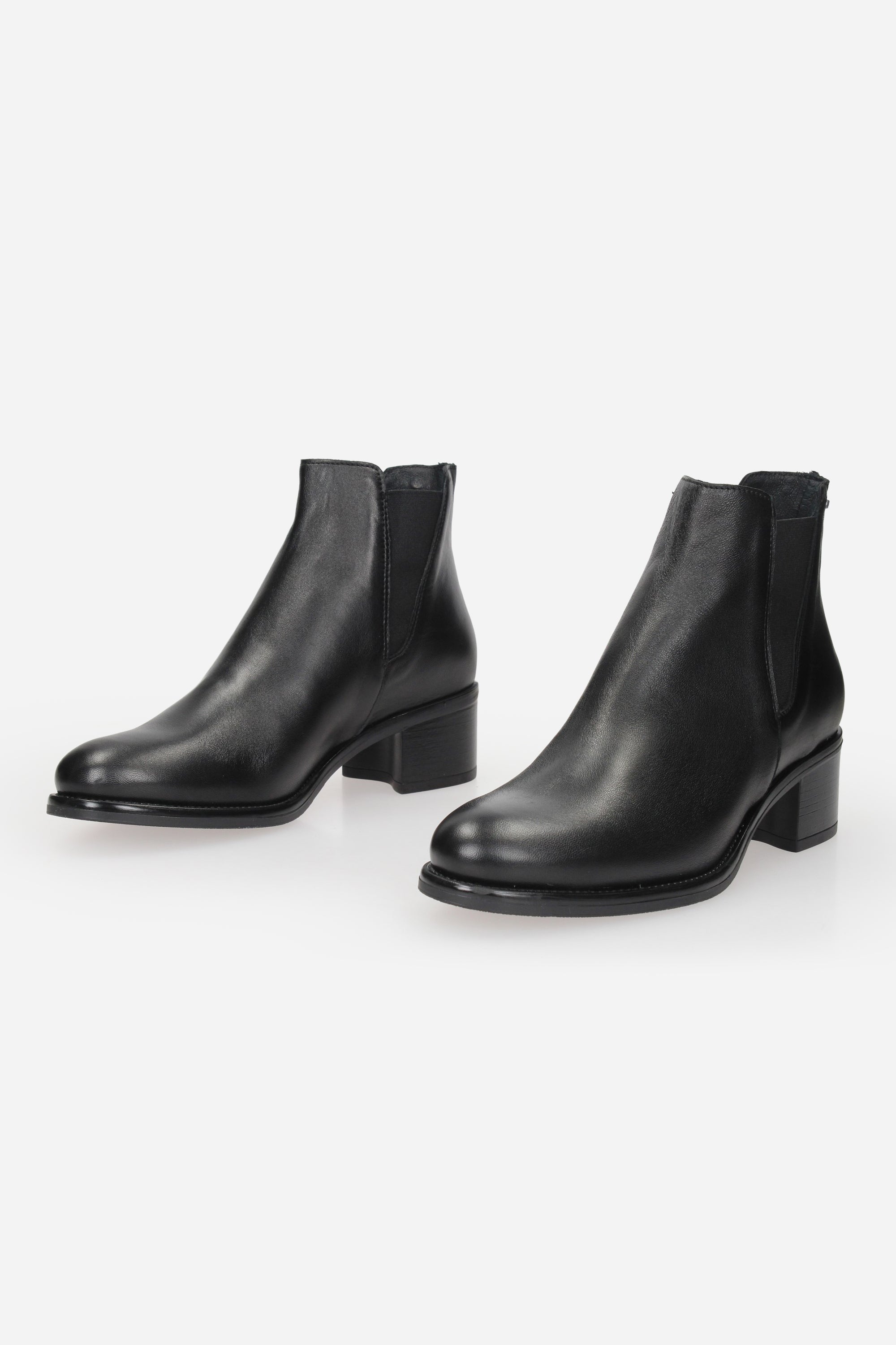 NERO | IGI & CO - D 8687400 Tronchetto