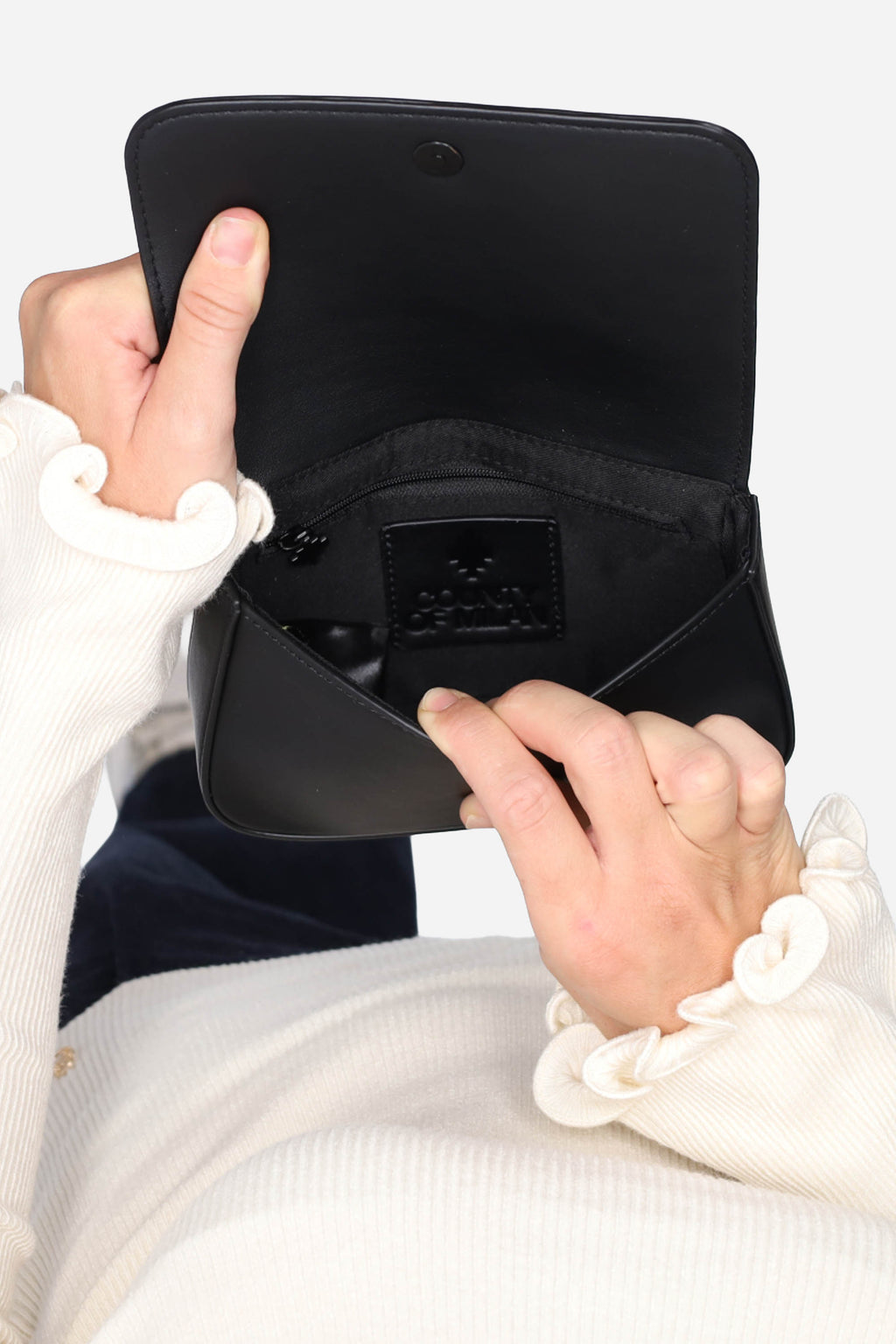 NERO | COUNTY OF MILAN - D COMAF250140 Borsa