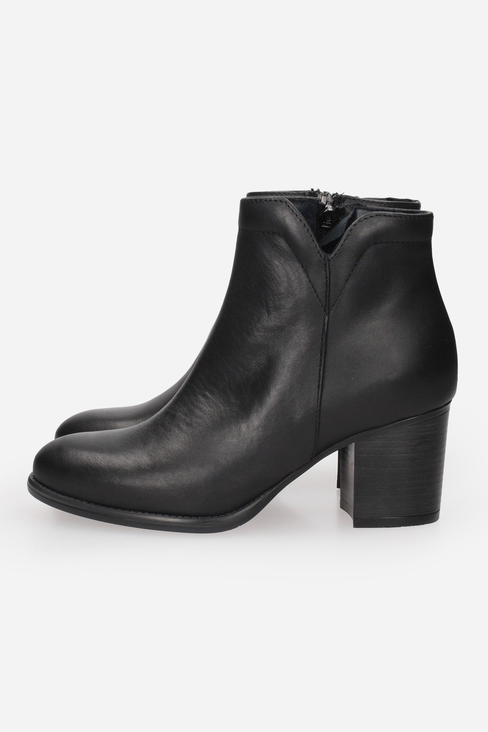 NERO | IGI & CO - D 8688600 Tronchetto