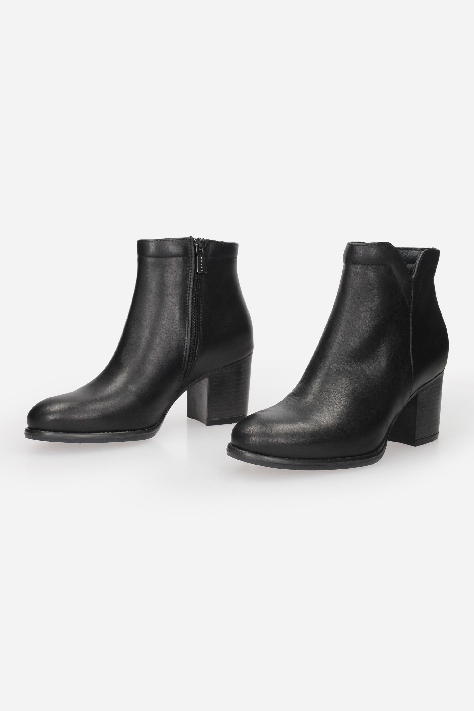 NERO | IGI & CO - D 8688600 Tronchetto