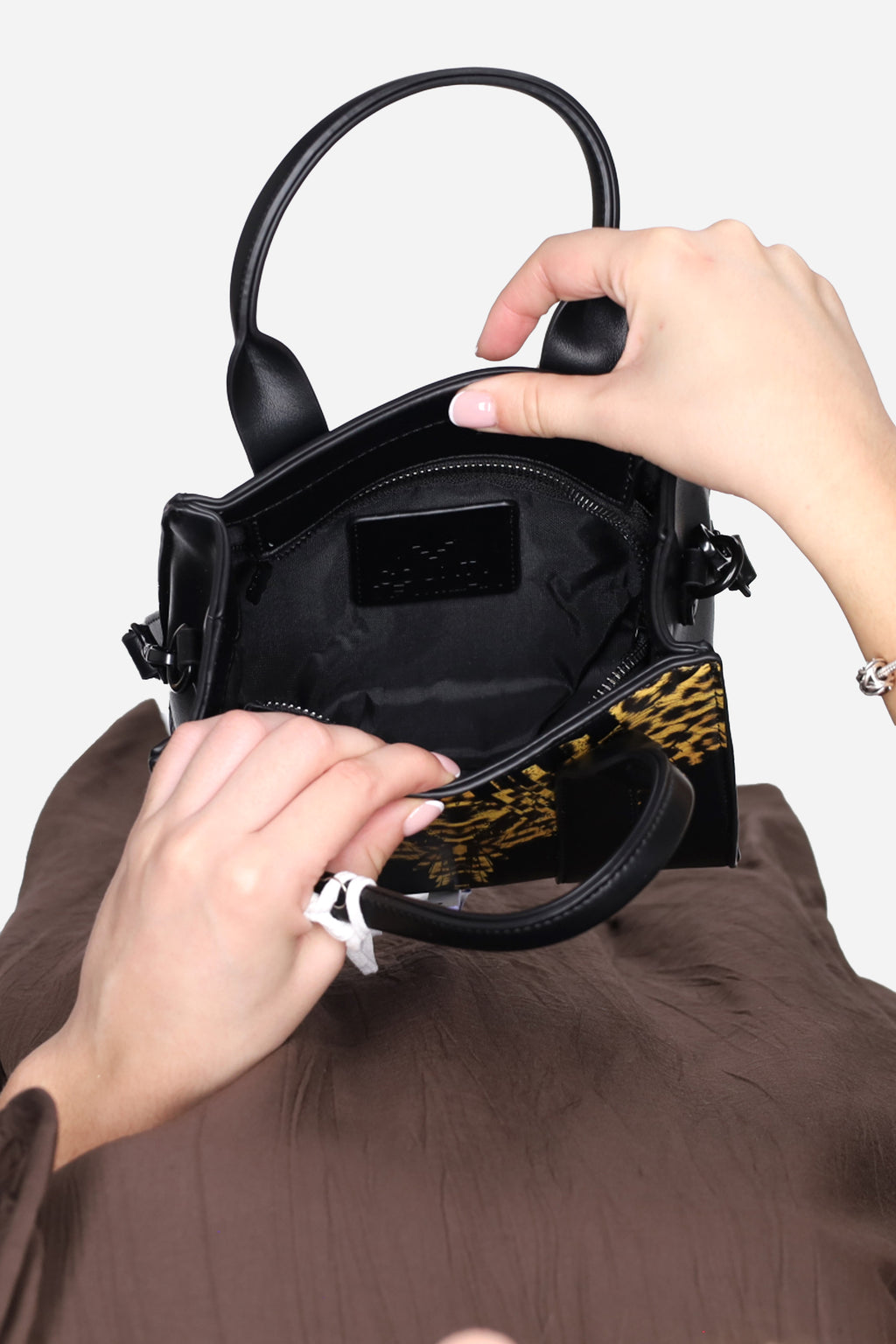 NERO | COUNTY OF MILAN - D COMAS260453 Borsa